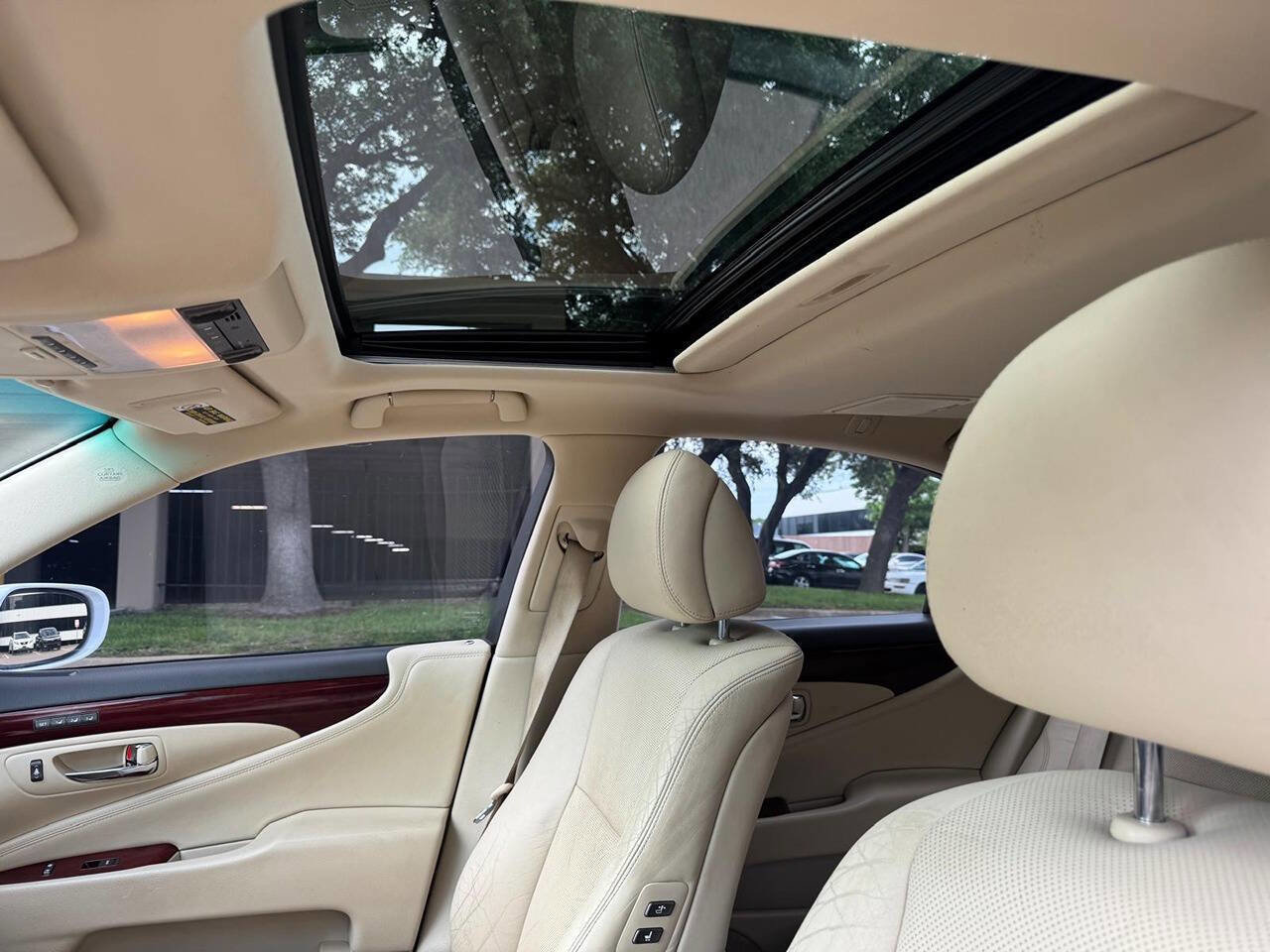 Used 2011 Lexus LS 460 w/ Comfort Pkg RWD image 28