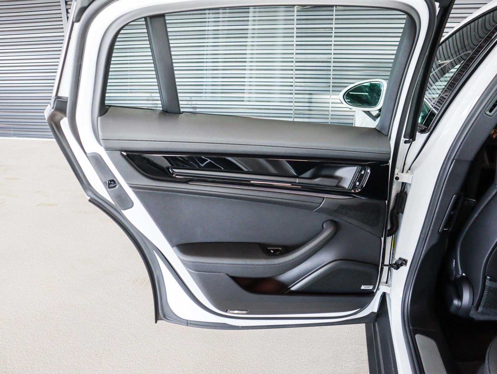 Certified 2025 Porsche Panamera 4 image 28