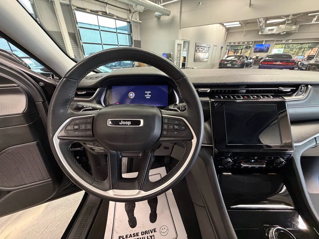 Used 2023 Jeep Grand Cherokee Laredo w/ Luxury Tech Group I AWD/4WD image 11
