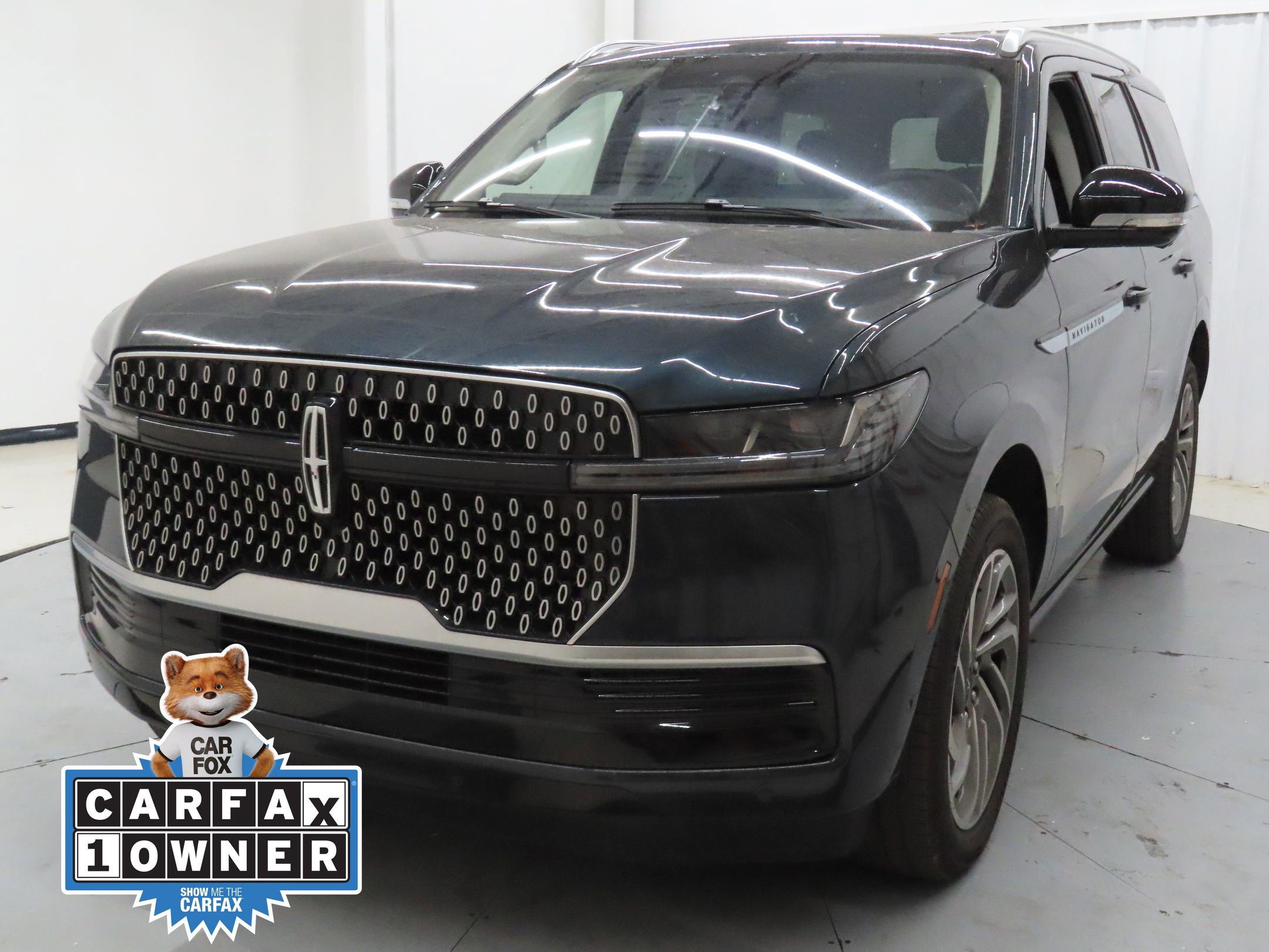 Used 2025 Lincoln Navigator Reserve image 7