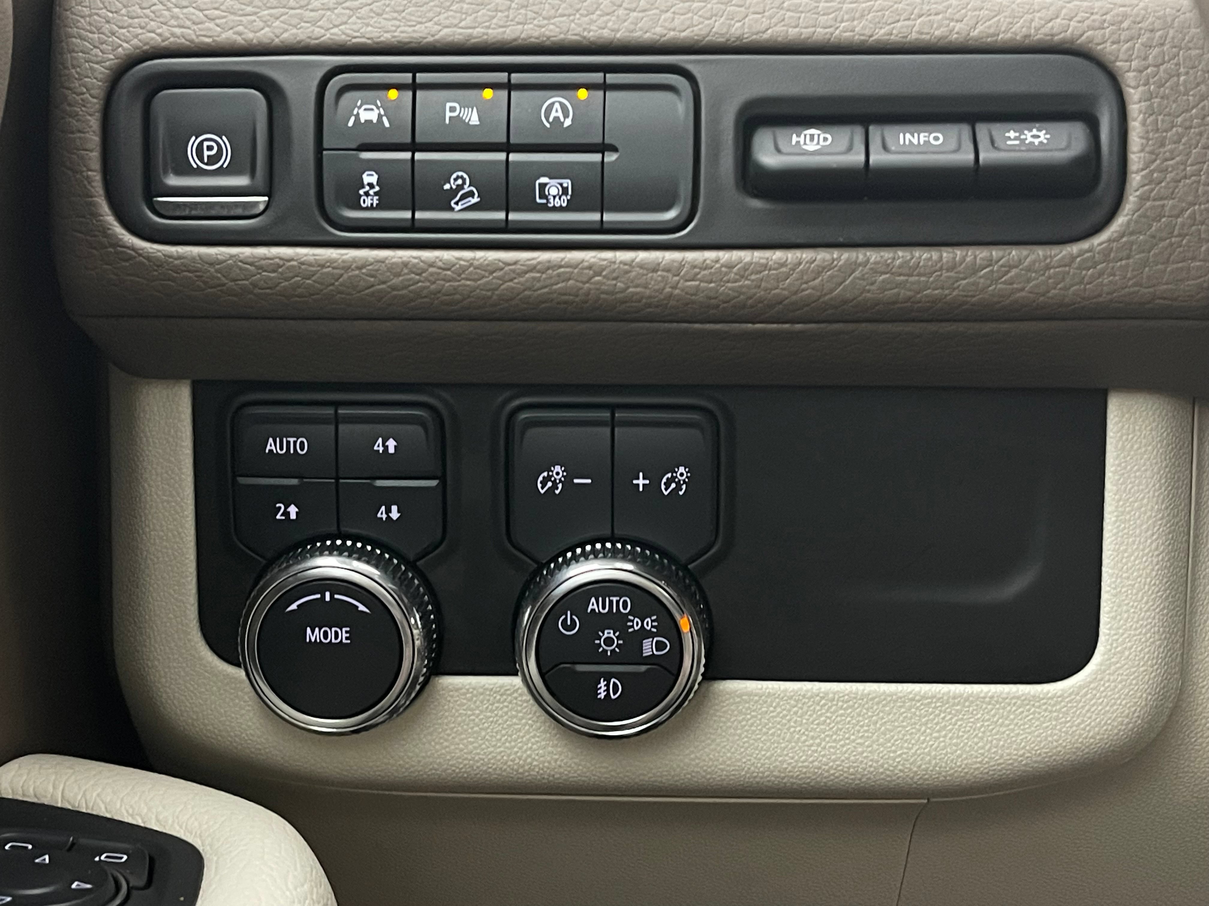 Used 2024 GMC Yukon Denali AWD/4WD image 25