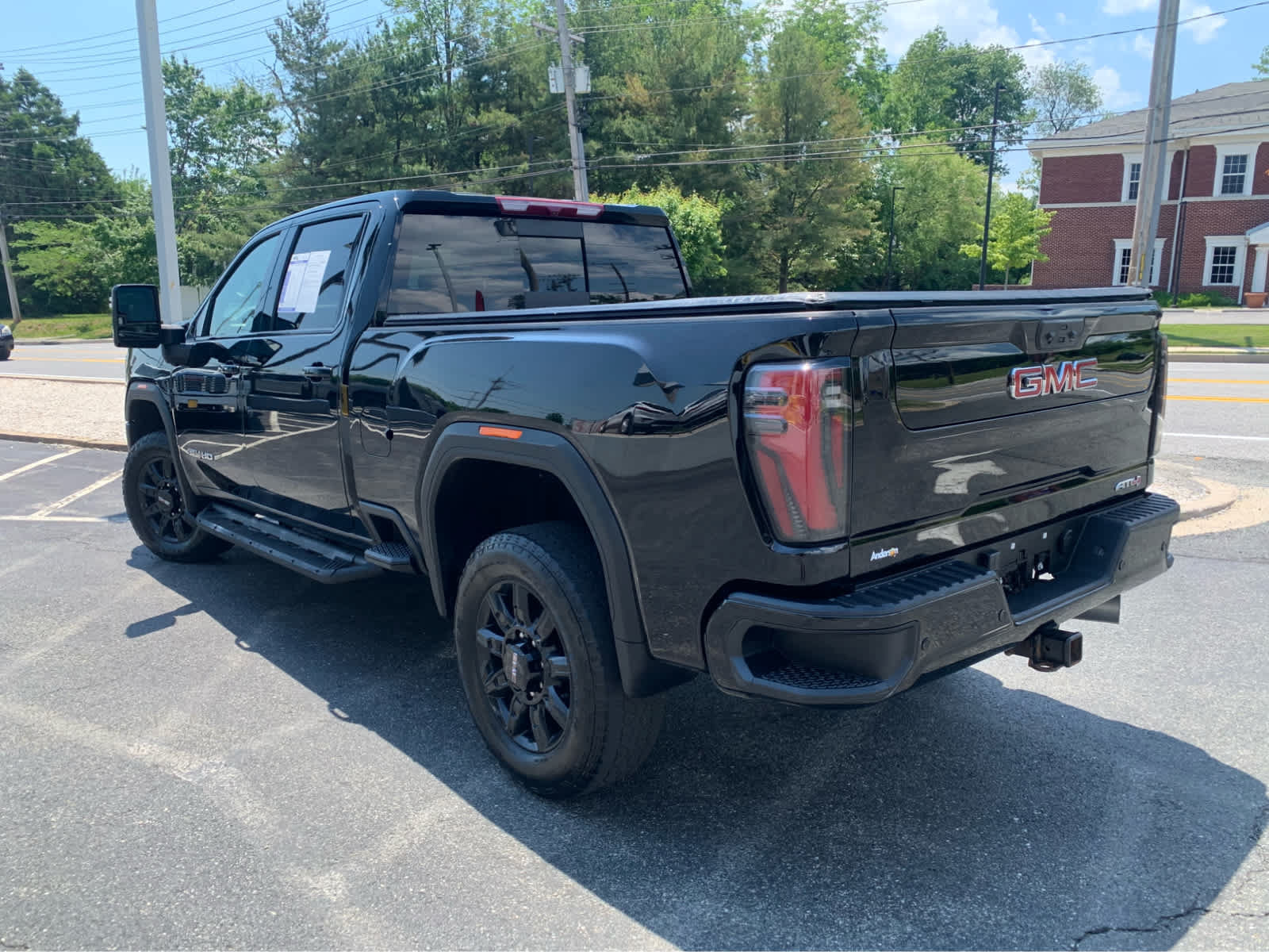 Used 2024 GMC Sierra 2500 AT4 w/ AT4 Preferred Package AWD/4WD image 4