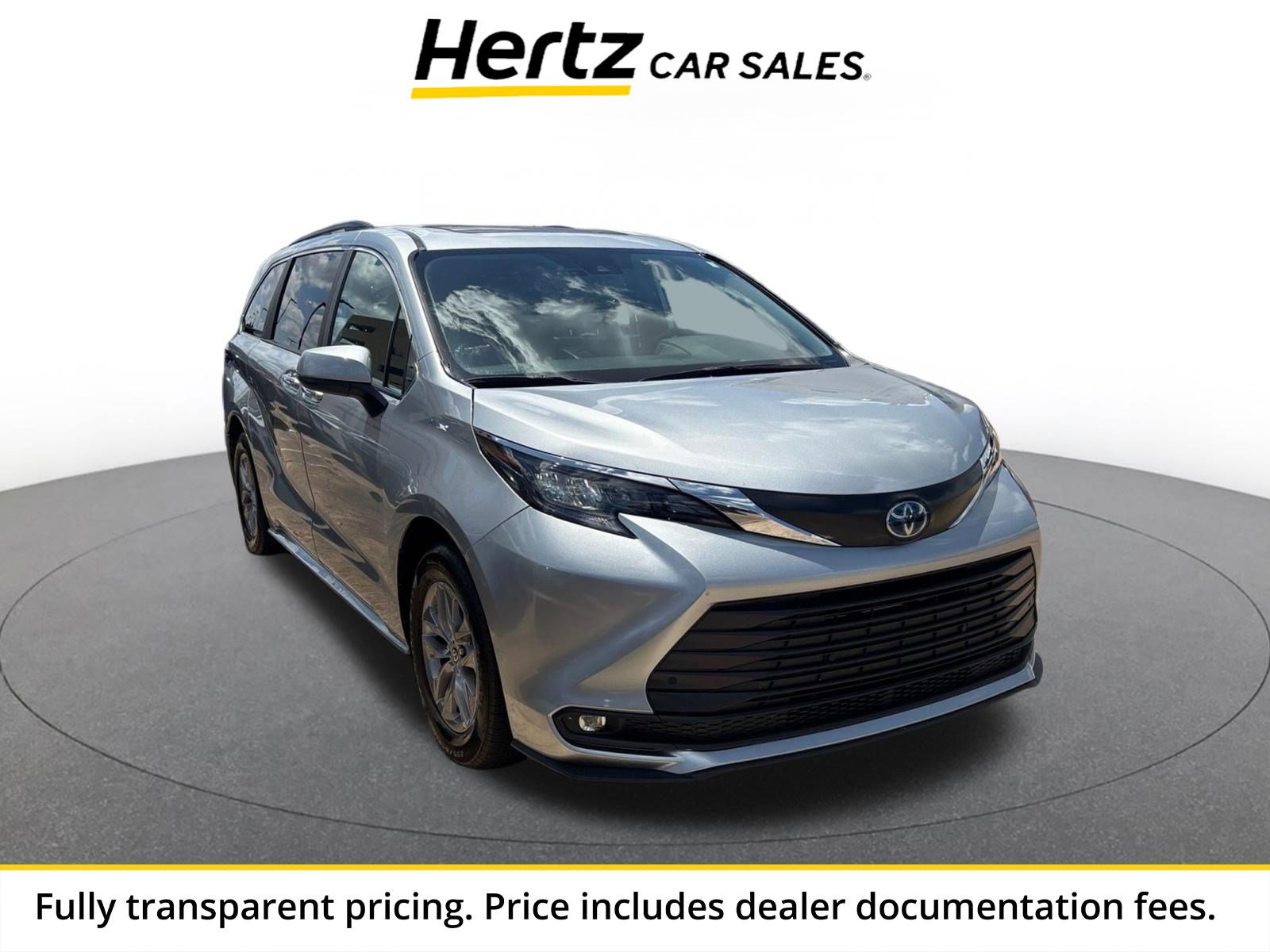 Used 2025 Toyota Sienna XLE FWD image 1