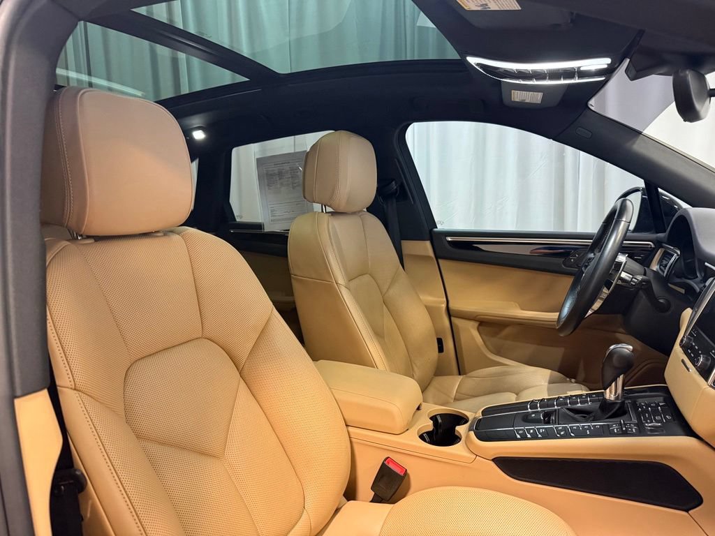 Certified 2017 Porsche Macan AWD/4WD image 21