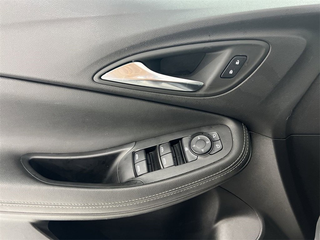 Used 2023 Buick Encore GX Select w/ Safety Package II image 21