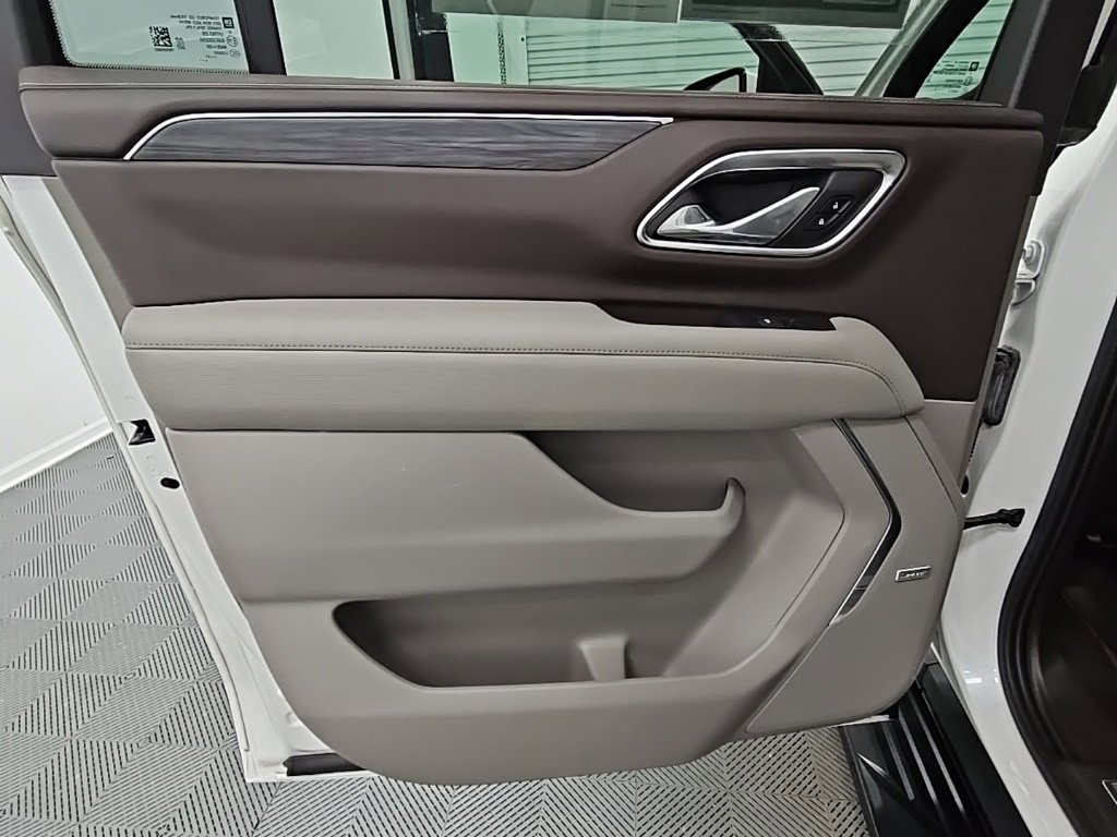 Used 2021 GMC Yukon XL SLT w/ SLT Premium Package image 39