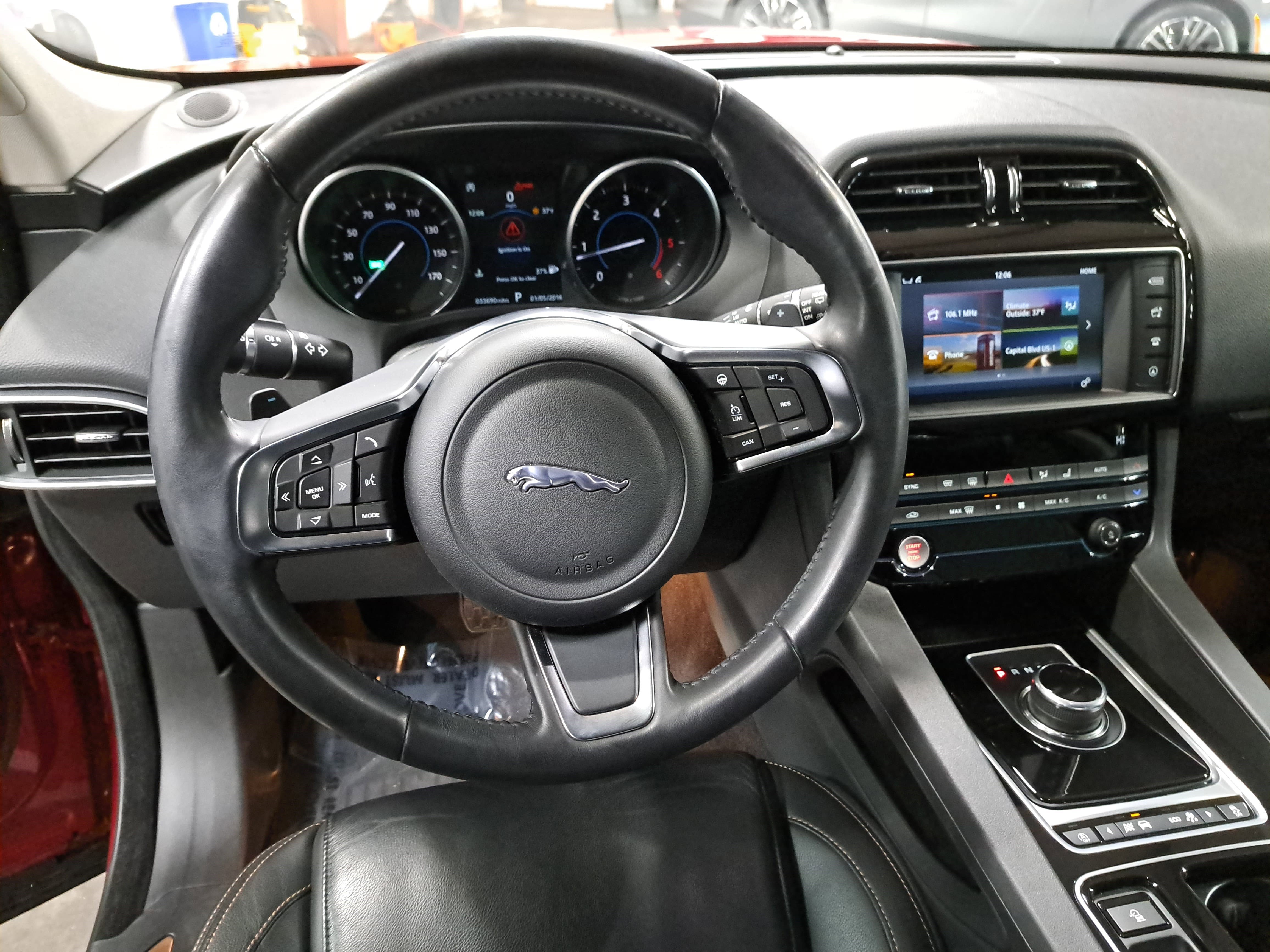 Used 2018 Jaguar F-PACE Prestige image 17