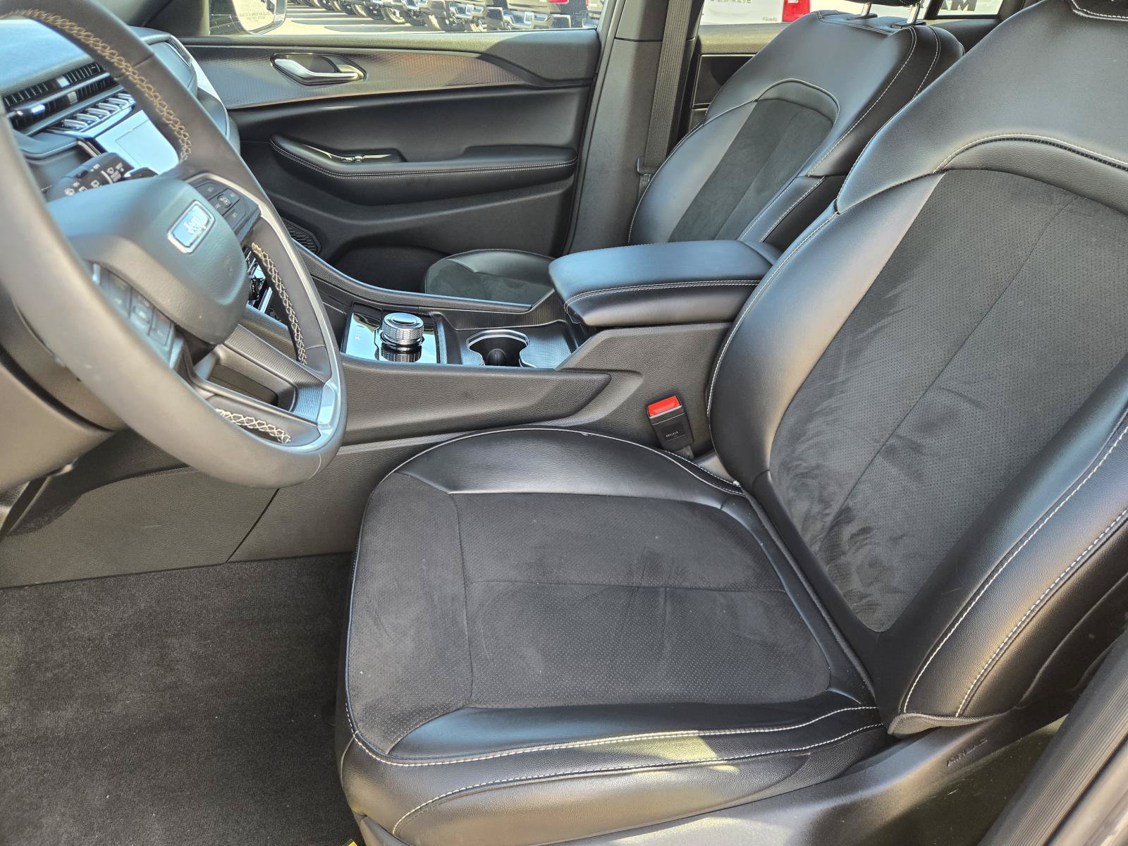 Certified 2025 Jeep Grand Cherokee Altitude RWD image 23