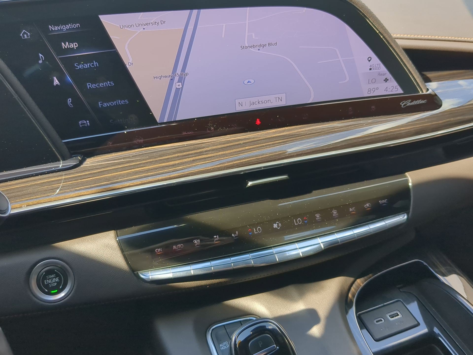 Used 2022 Cadillac Escalade Premium Luxury RWD image 17