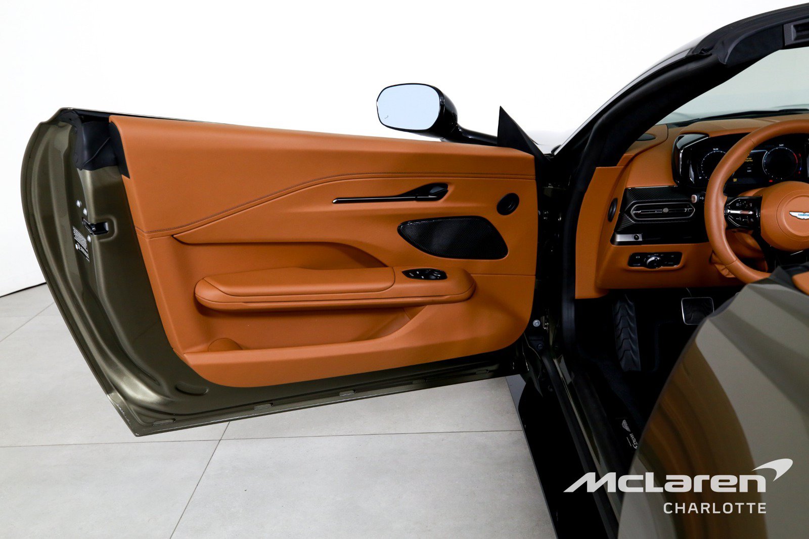 Used 2026 Aston Martin V8 Vantage S RWD image 11