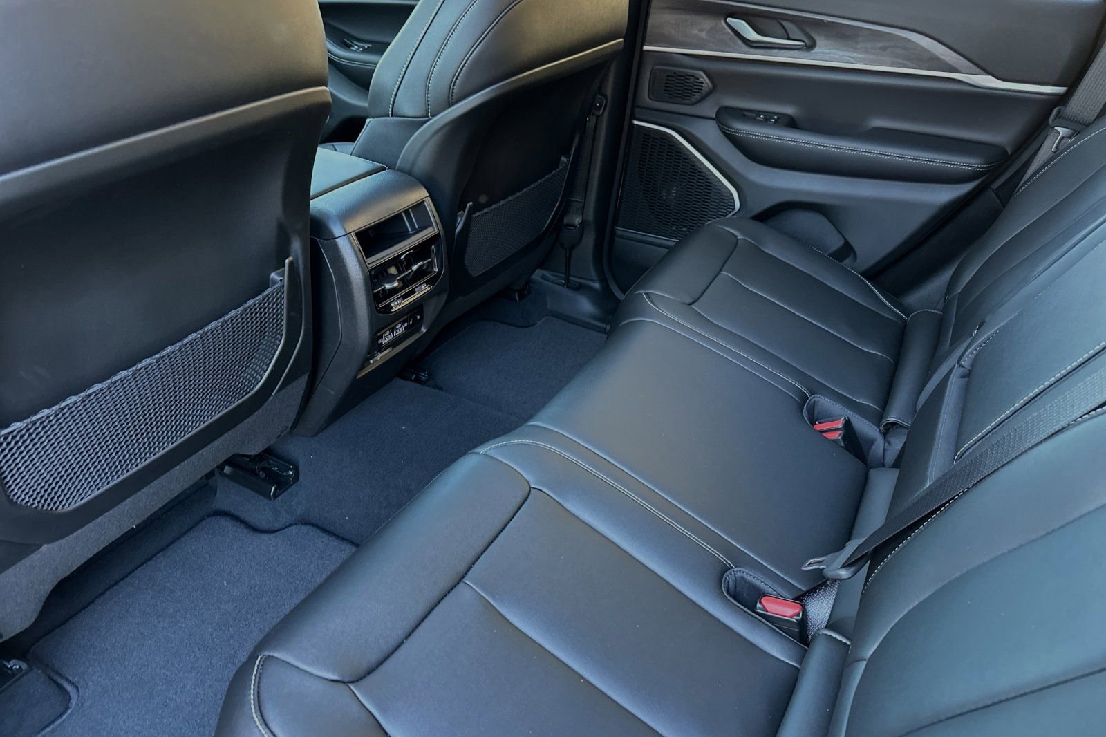 New 2024 Jeep Grand Cherokee Limited 4xe image 11