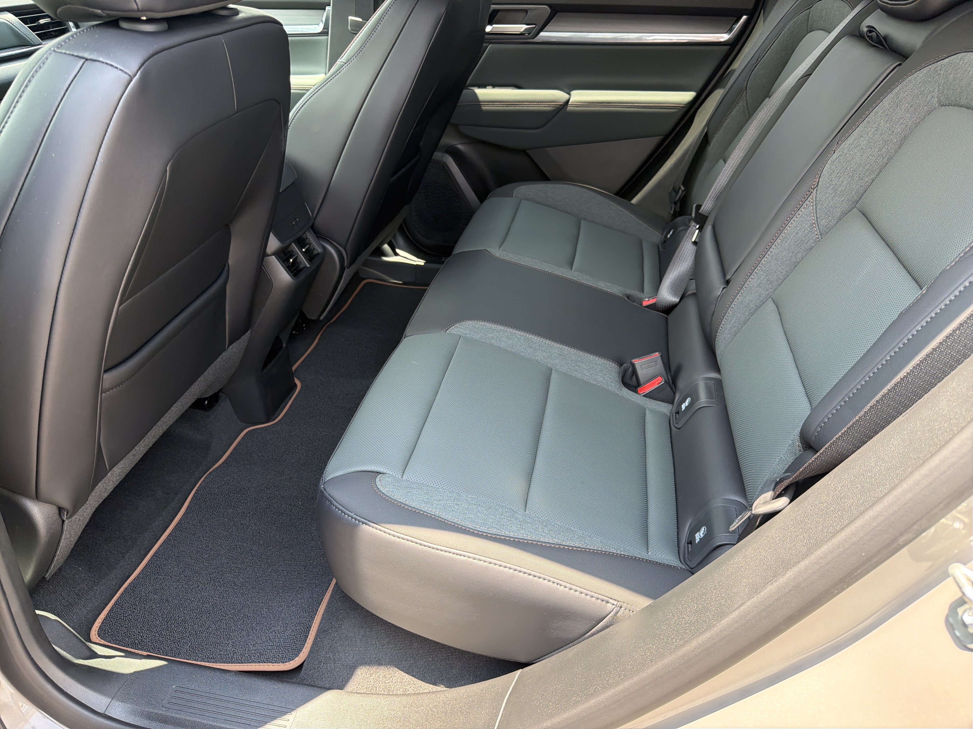New 2026 GMC Terrain AT4 w/ Technology Package II AWD/4WD image 21
