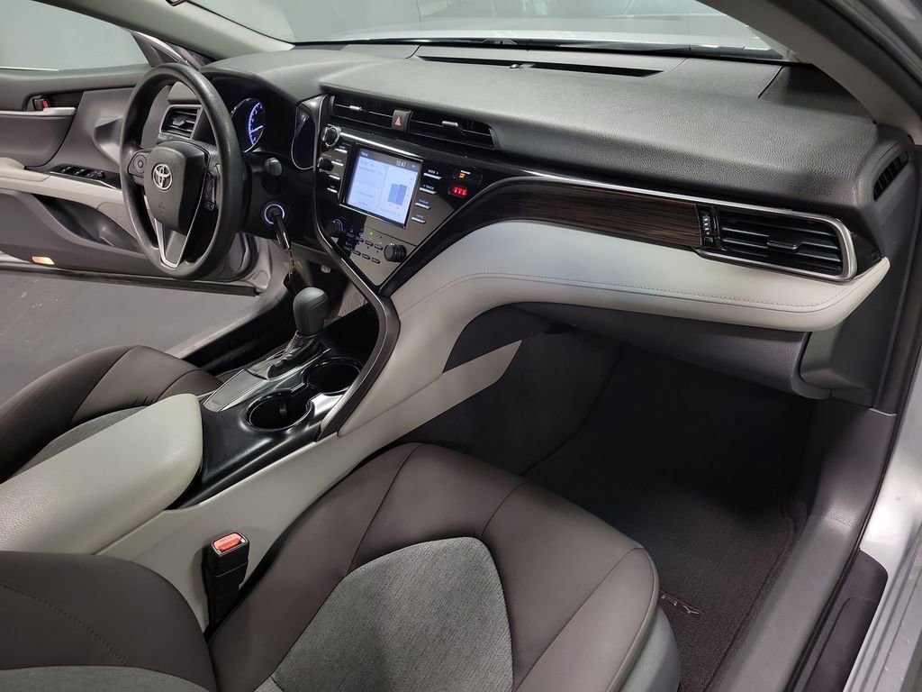 Used 2019 Toyota Camry LE image 23
