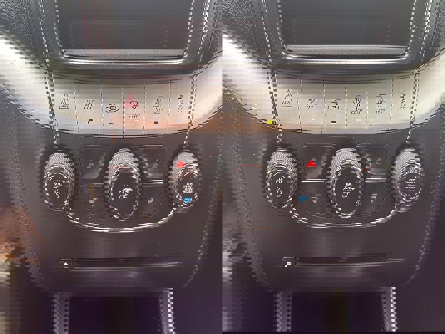 Used 2020 Dodge Journey SE image 22