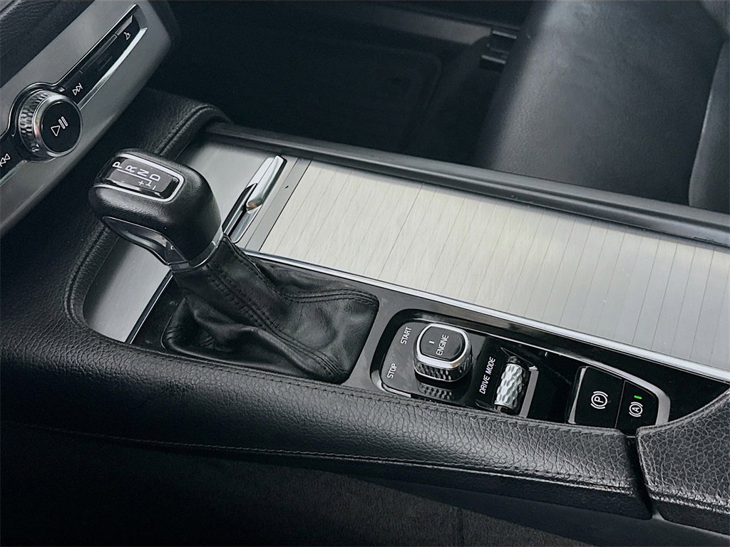 Used 2016 Volvo XC90 T5 Momentum image 16