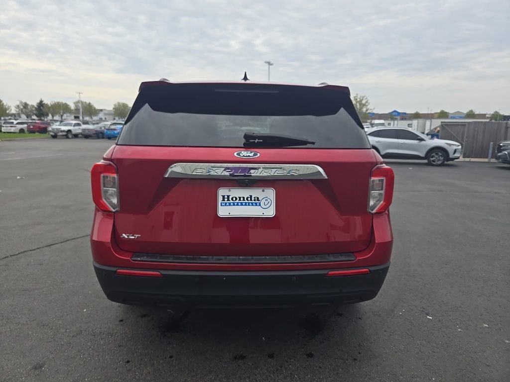 Used 2022 Ford Explorer XLT image 6