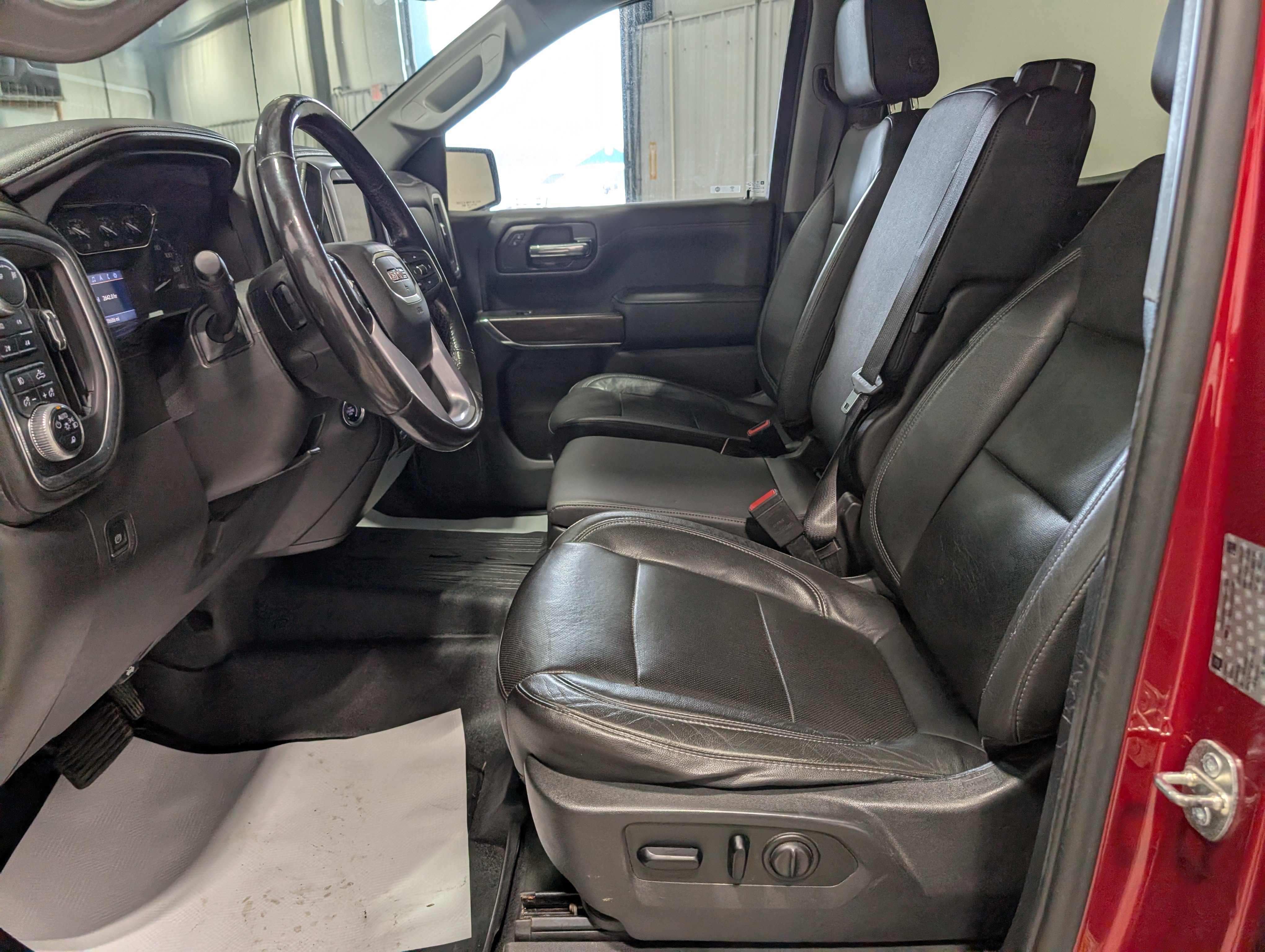 Used 2019 GMC Sierra 1500 SLT w/ X31 Off-Road Package AWD/4WD image 16