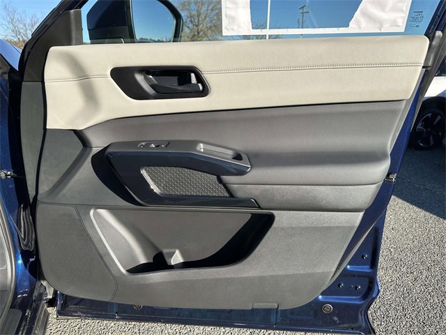 New 2025 Nissan Pathfinder SV w/ SV Premium Package image 8