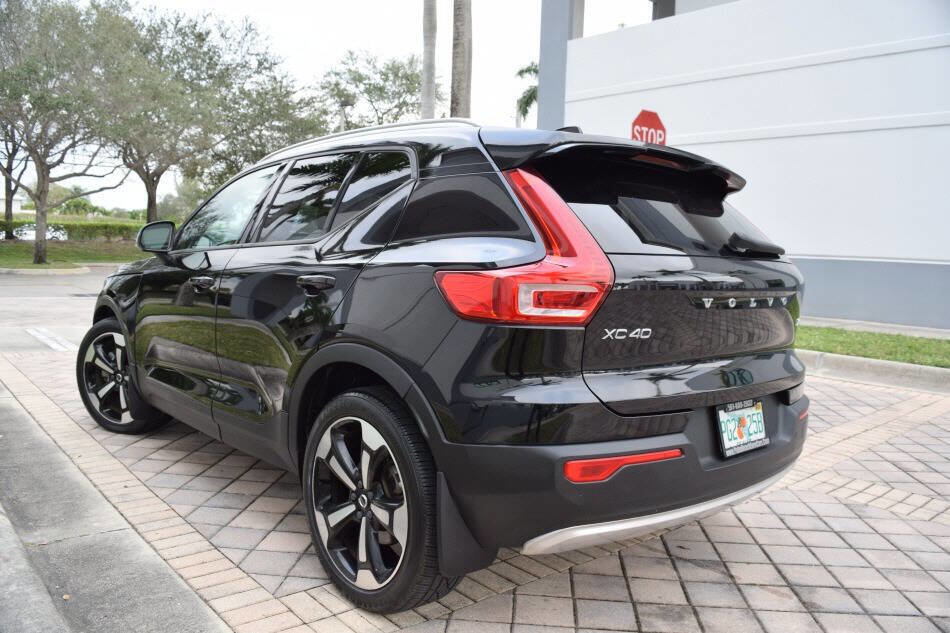 Used 2020 Volvo XC40 T5 Momentum w/ Protection Package Premier image 5