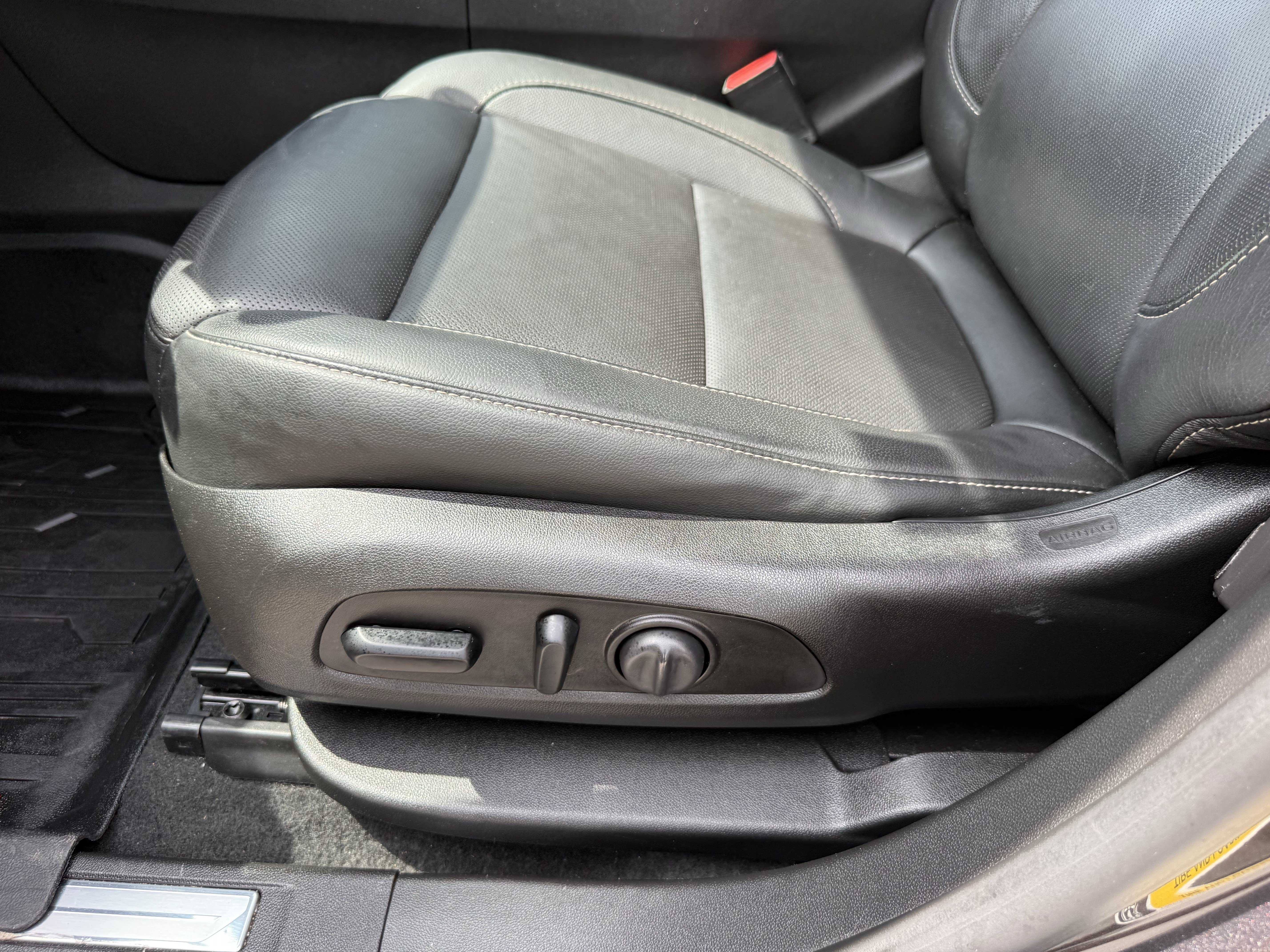 Used 2019 GMC Acadia SLT w/ LPO, Floor Liner Package FWD image 29