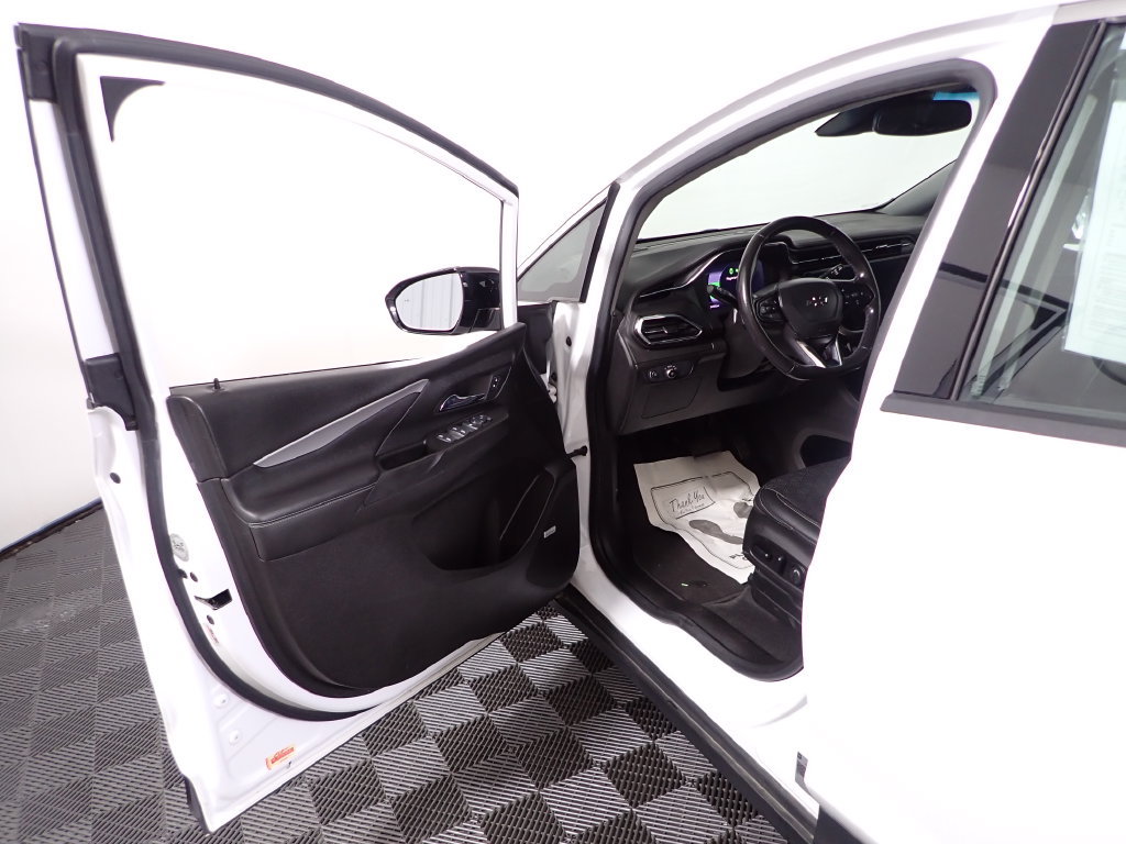 Used 2022 Chevrolet Bolt LT w/ Infotainment Package FWD image 21