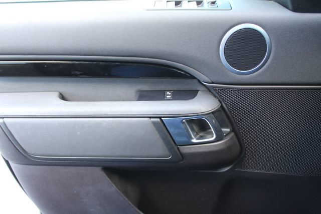 Used 2019 Land Rover Discovery SE image 19