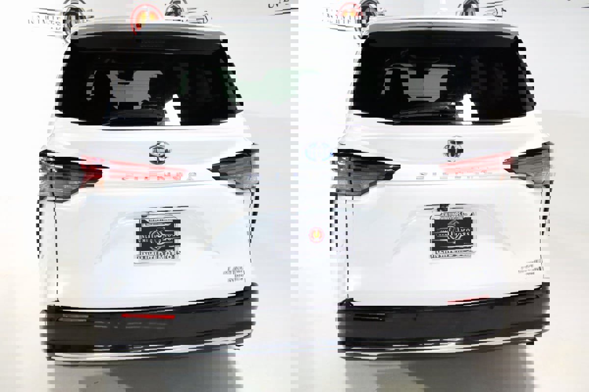 Used 2022 Toyota Sienna Platinum image 26