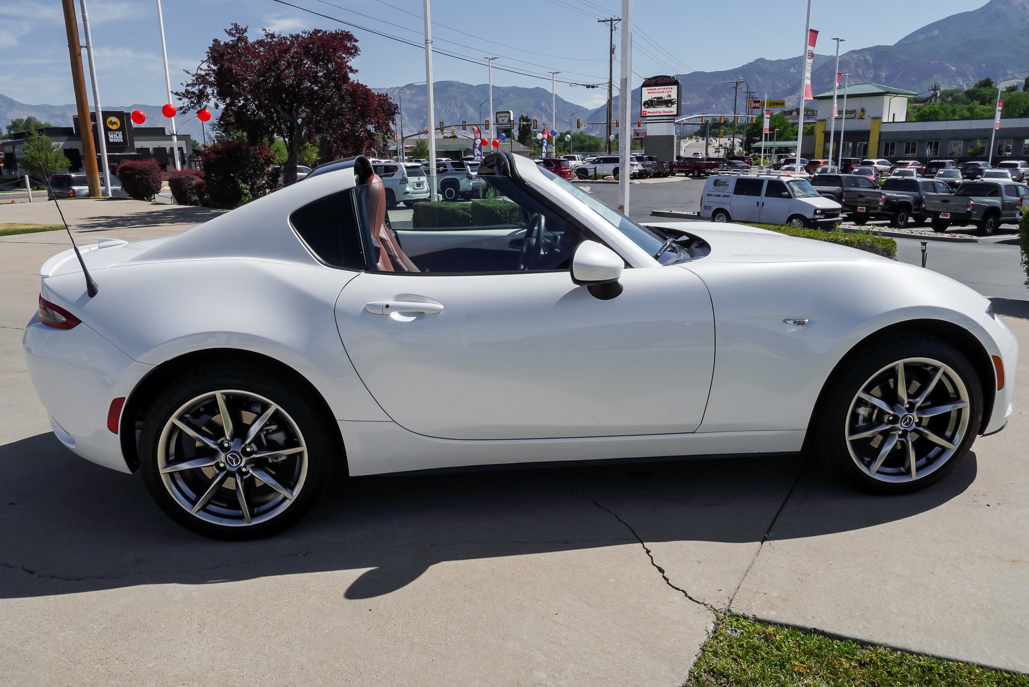 Used 2022 MAZDA MX-5 Miata RF Grand Touring w/ Weather Package RWD image 39