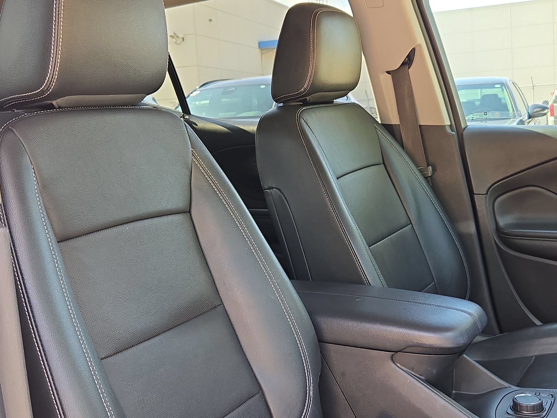 Used 2023 GMC Terrain SLT FWD image 30