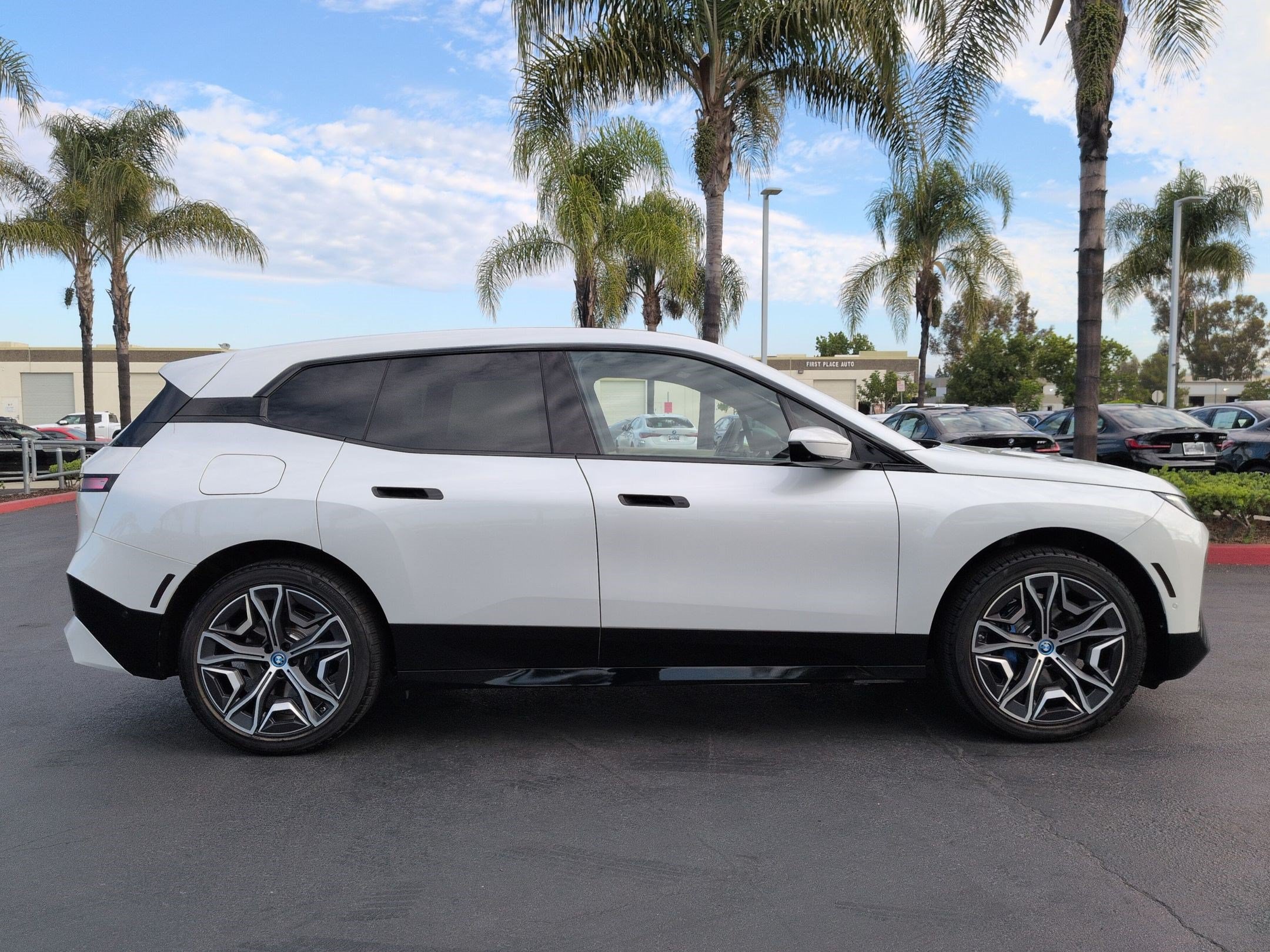 Certified 2025 BMW iX xDrive50 w/ Premium Package AWD/4WD image 11