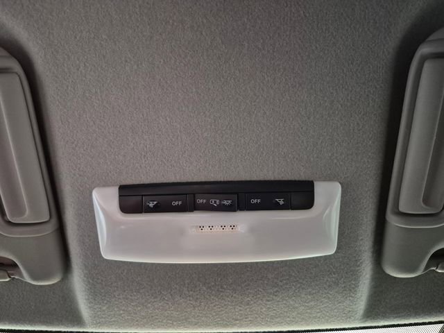 Used 2018 Nissan Kicks SV w/ Exterior Package FWD image 28