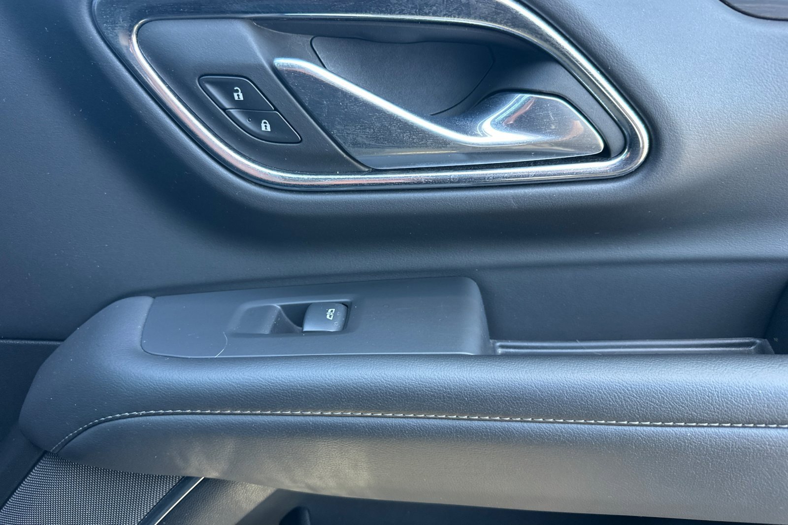 Used 2024 Chevrolet Suburban Z71 image 22