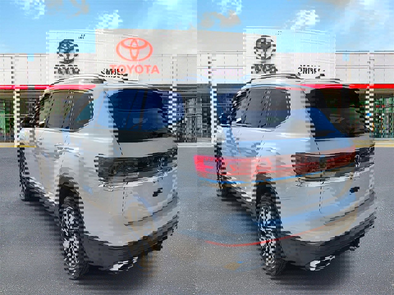 Used 2025 Volkswagen Atlas SE image 4