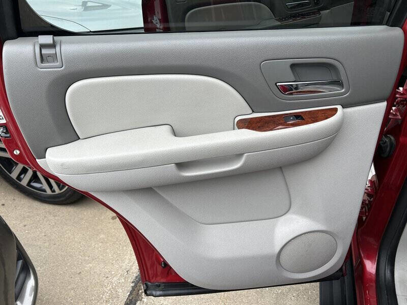 Used 2014 Chevrolet Tahoe LT w/ Luxury Package AWD/4WD image 15