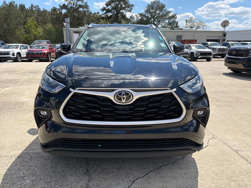 Used 2020 Toyota Highlander XLE FWD image 18