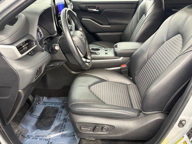 Certified 2024 Toyota Highlander XSE image 16
