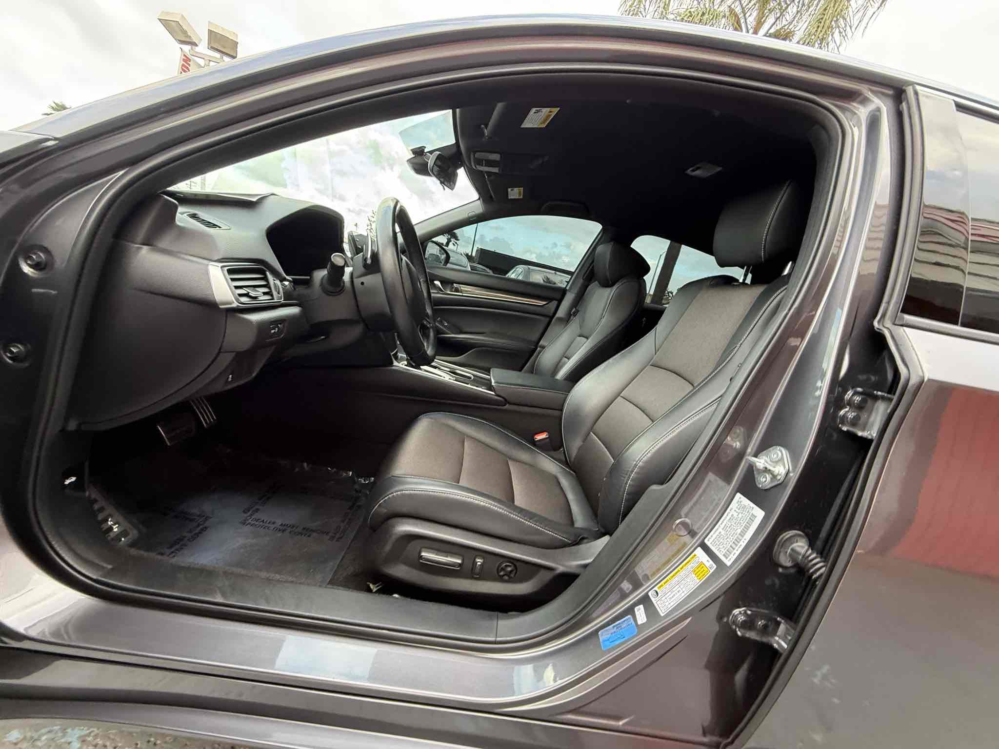 Used 2018 Honda Accord Sport image 11