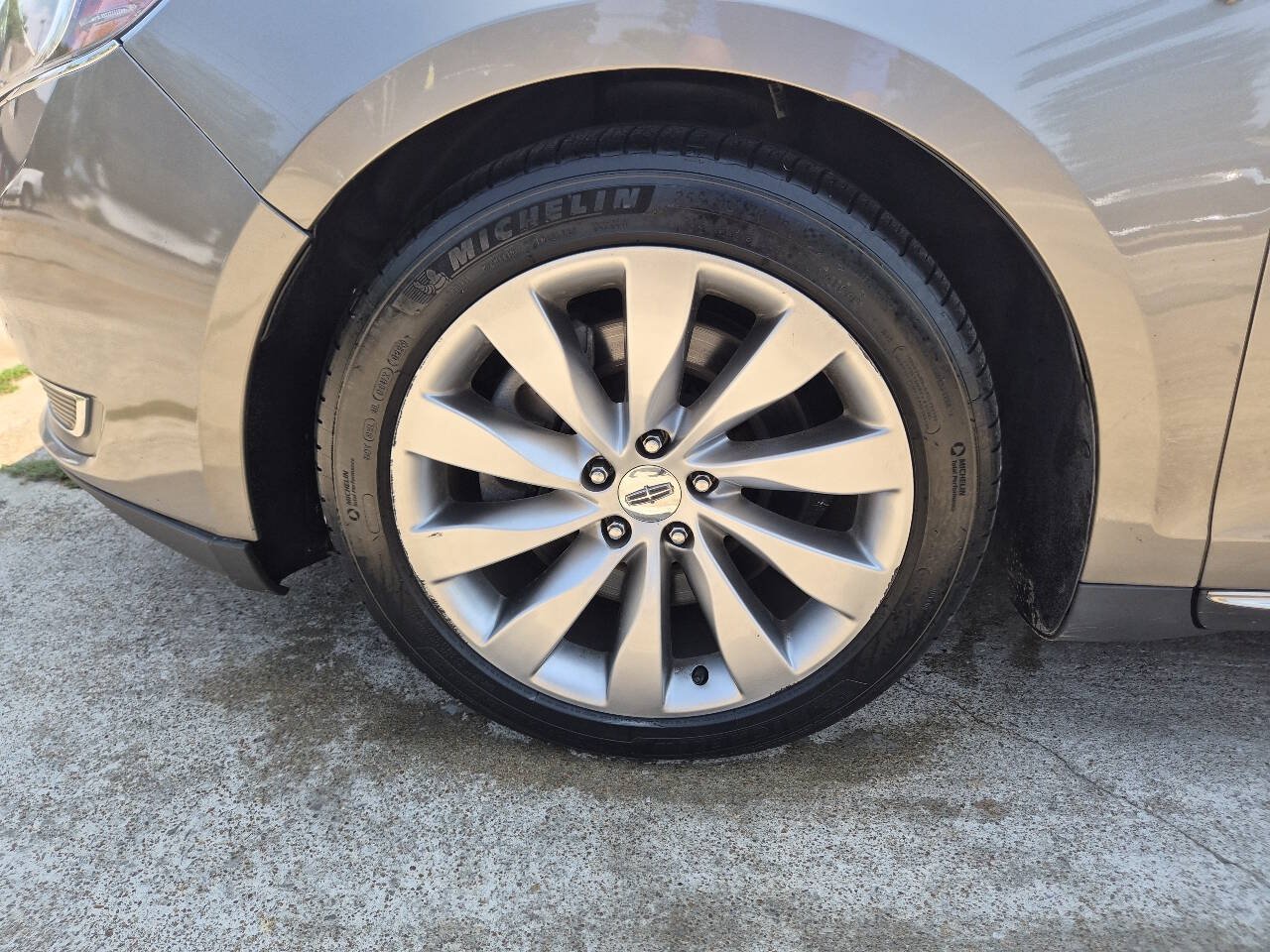 Used 2015 Lincoln MKS w/ Equipment Group 101A FWD image 24
