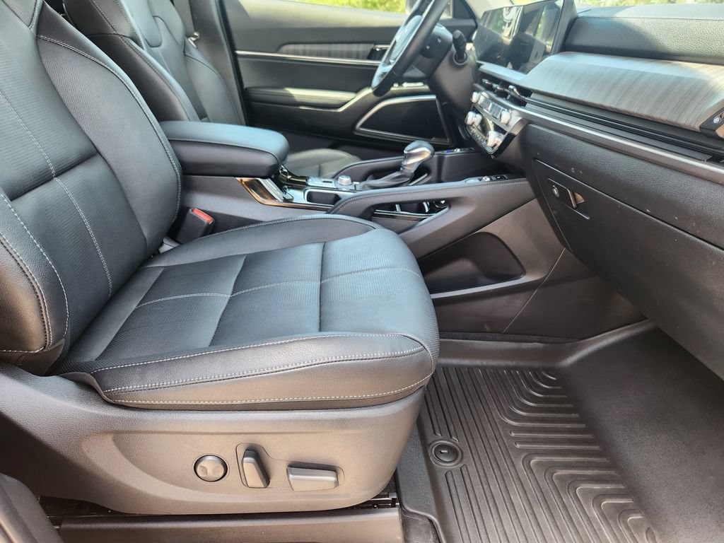 Certified 2024 Kia Telluride EX w/ EX Captain's Chair Package AWD/4WD image 18