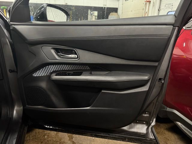 Used 2023 Nissan Ariya FWD image 16