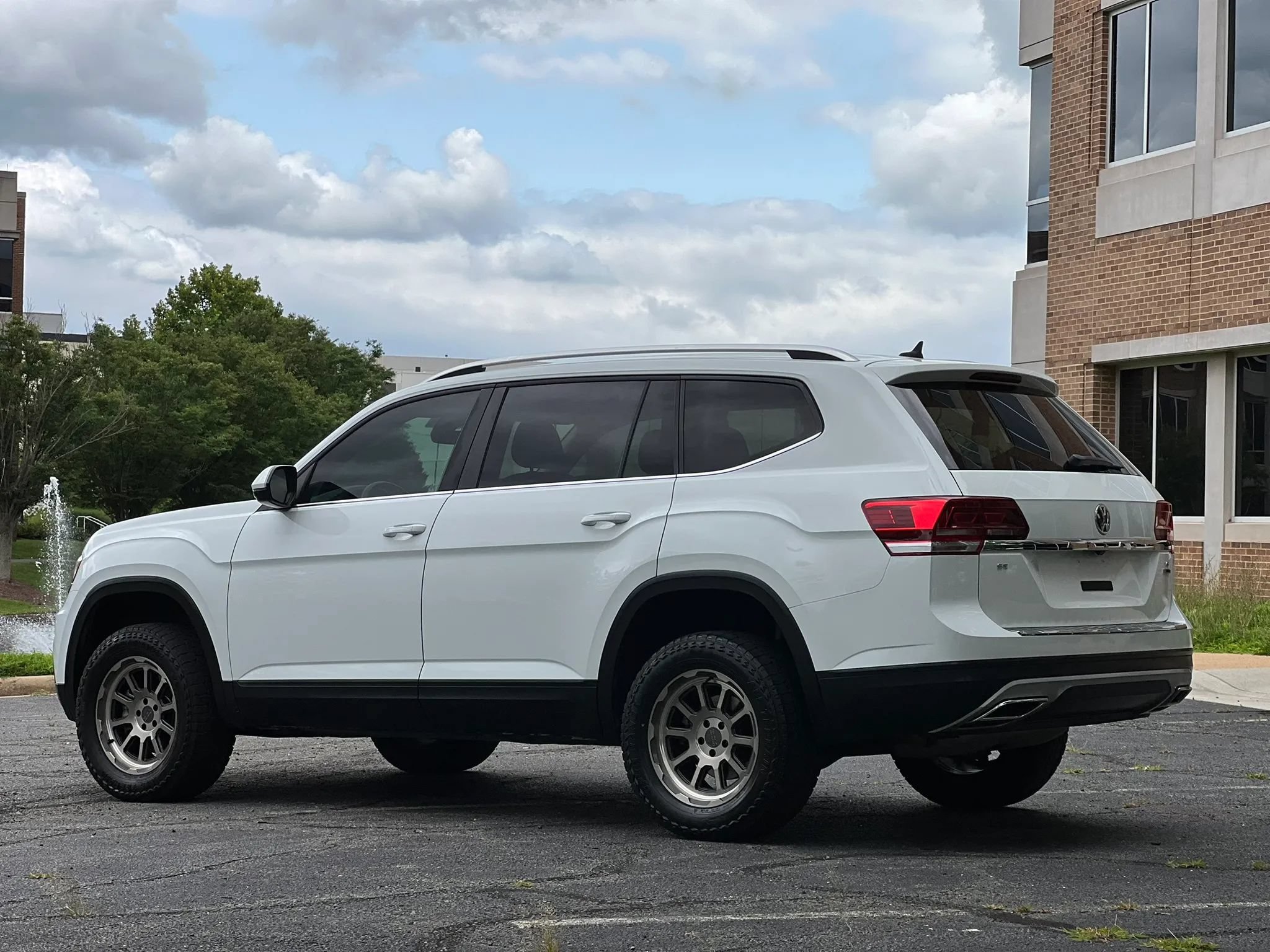 Used 2018 Volkswagen Atlas SE AWD/4WD image 3