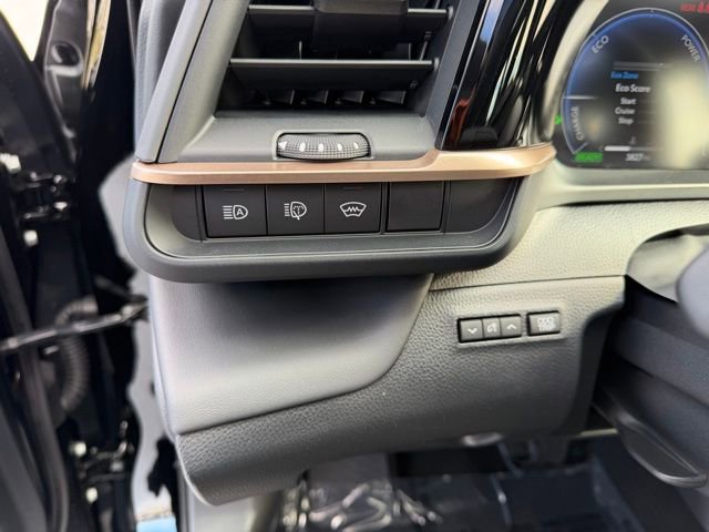 Used 2025 Toyota Crown Signia image 17