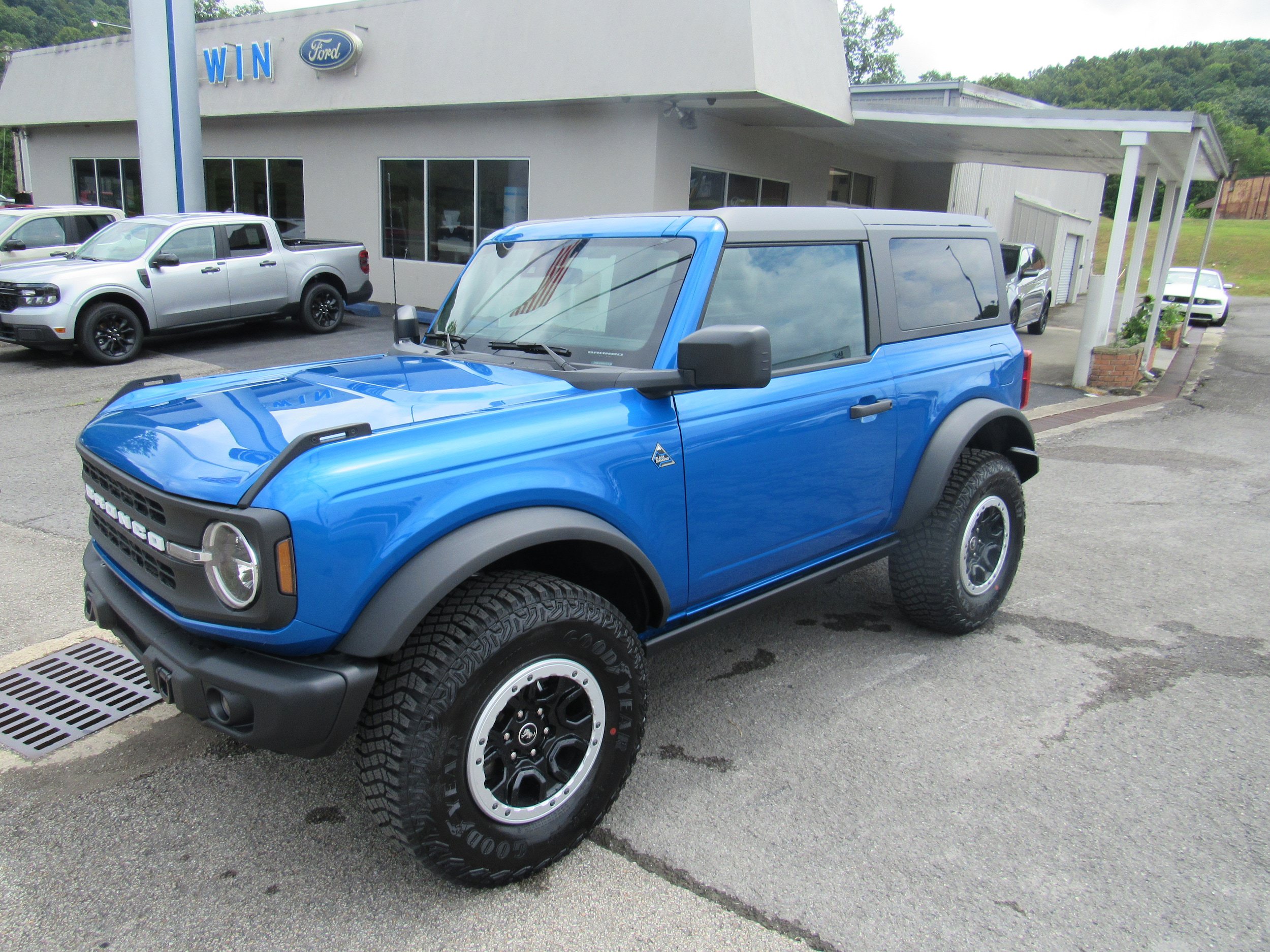 Used 2024 Ford Bronco Black Diamond w/ Sasquatch Package AWD/4WD image 1