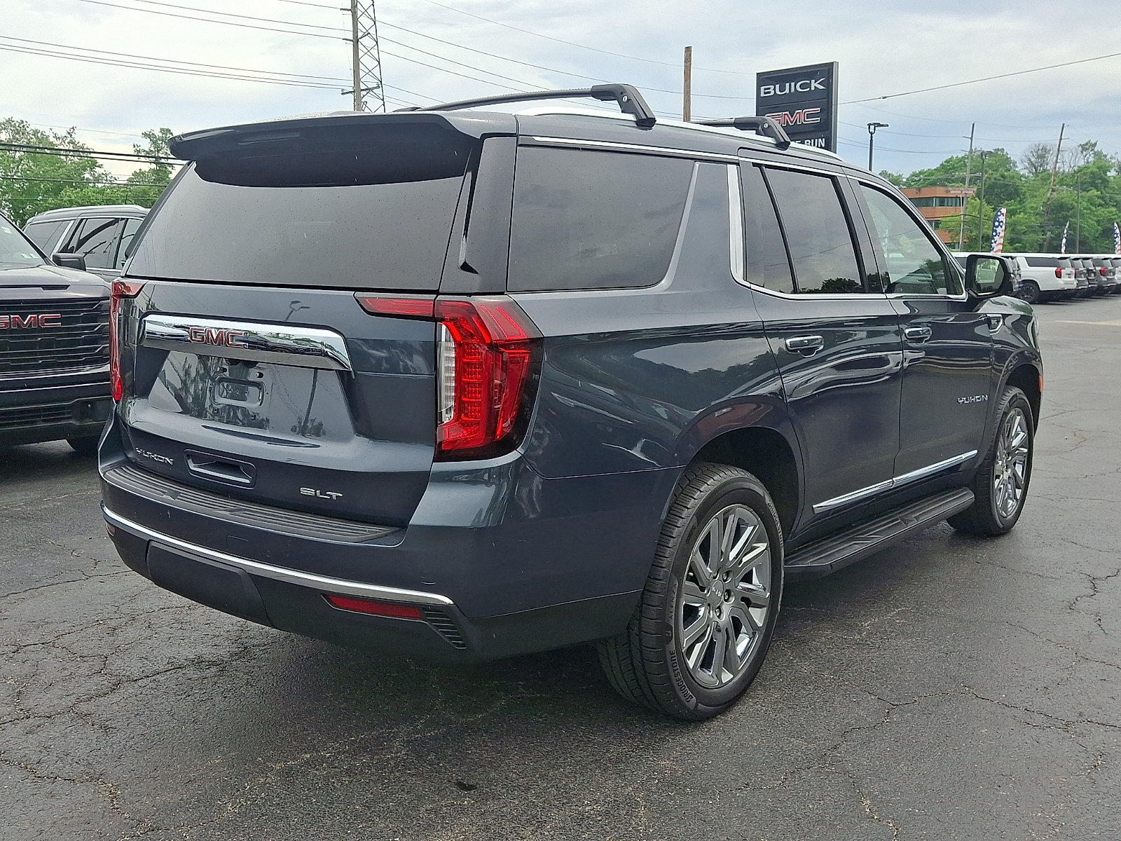 Used 2021 GMC Yukon SLT w/ Rear Media and Nav Package AWD/4WD image 6
