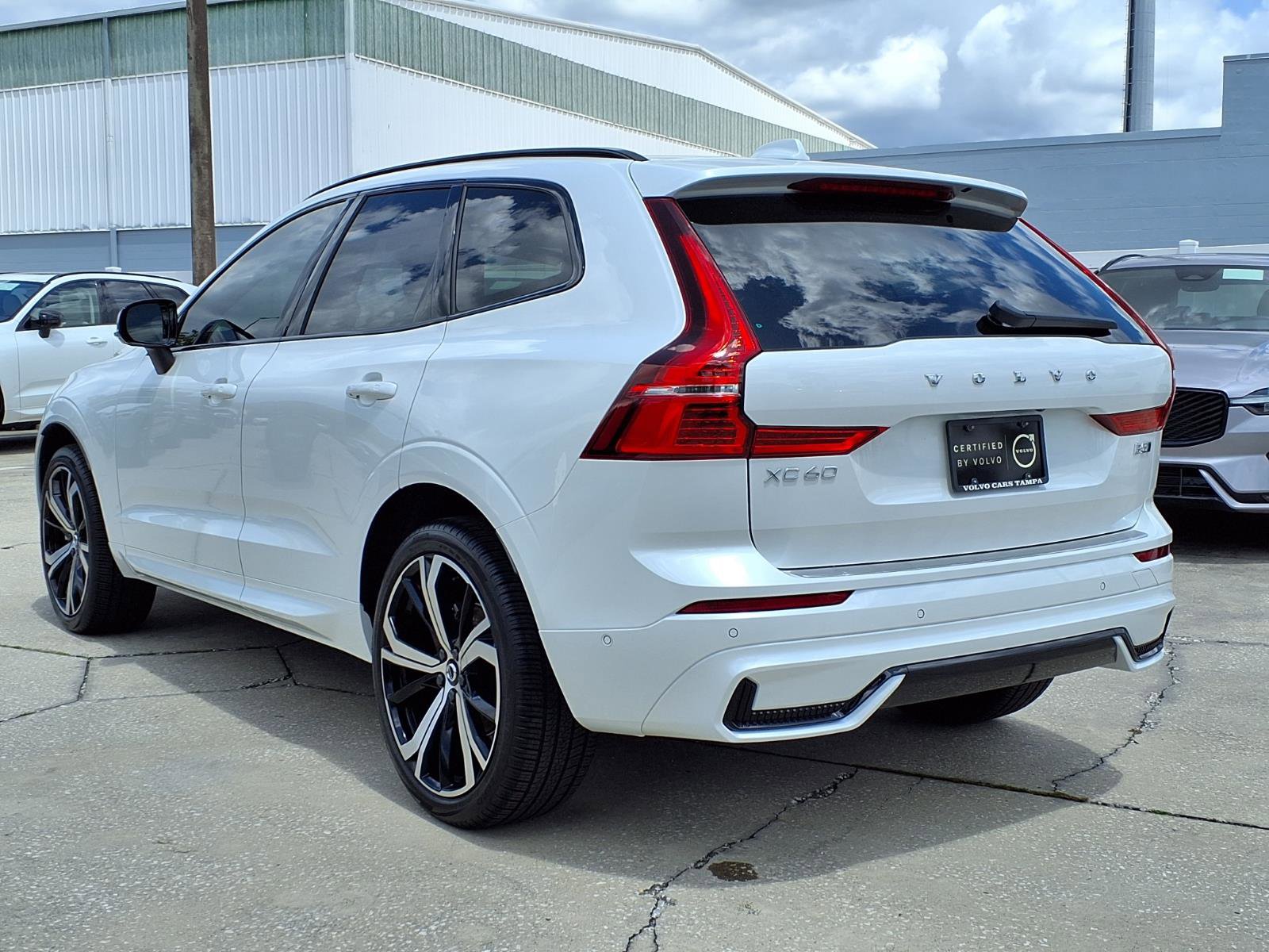 Certified 2025 Volvo XC60 B5 Ultra w/ Protection Package Premier AWD/4WD image 5