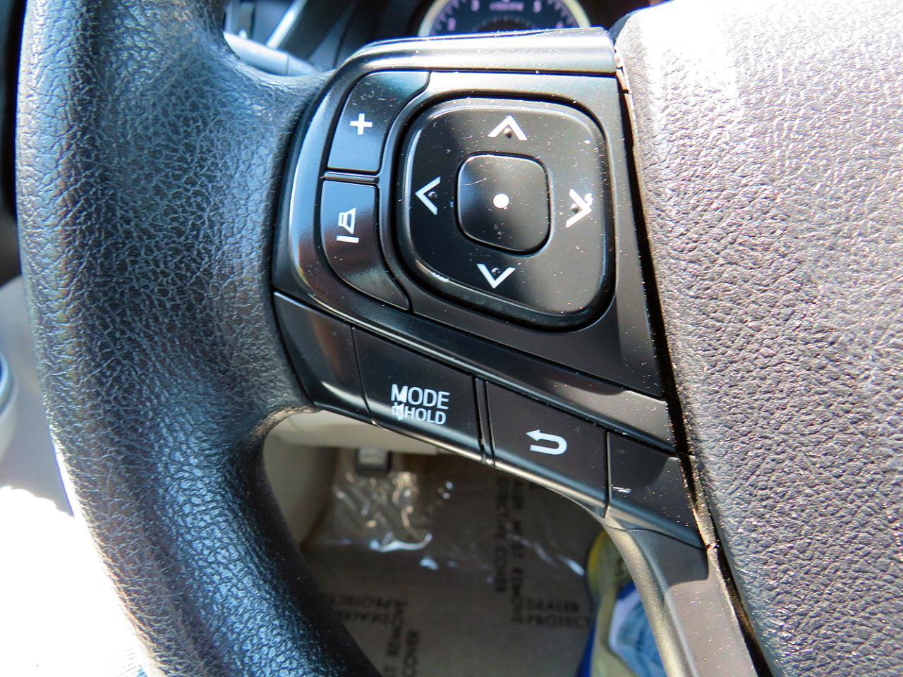 Used 2017 Toyota Camry LE FWD image 19