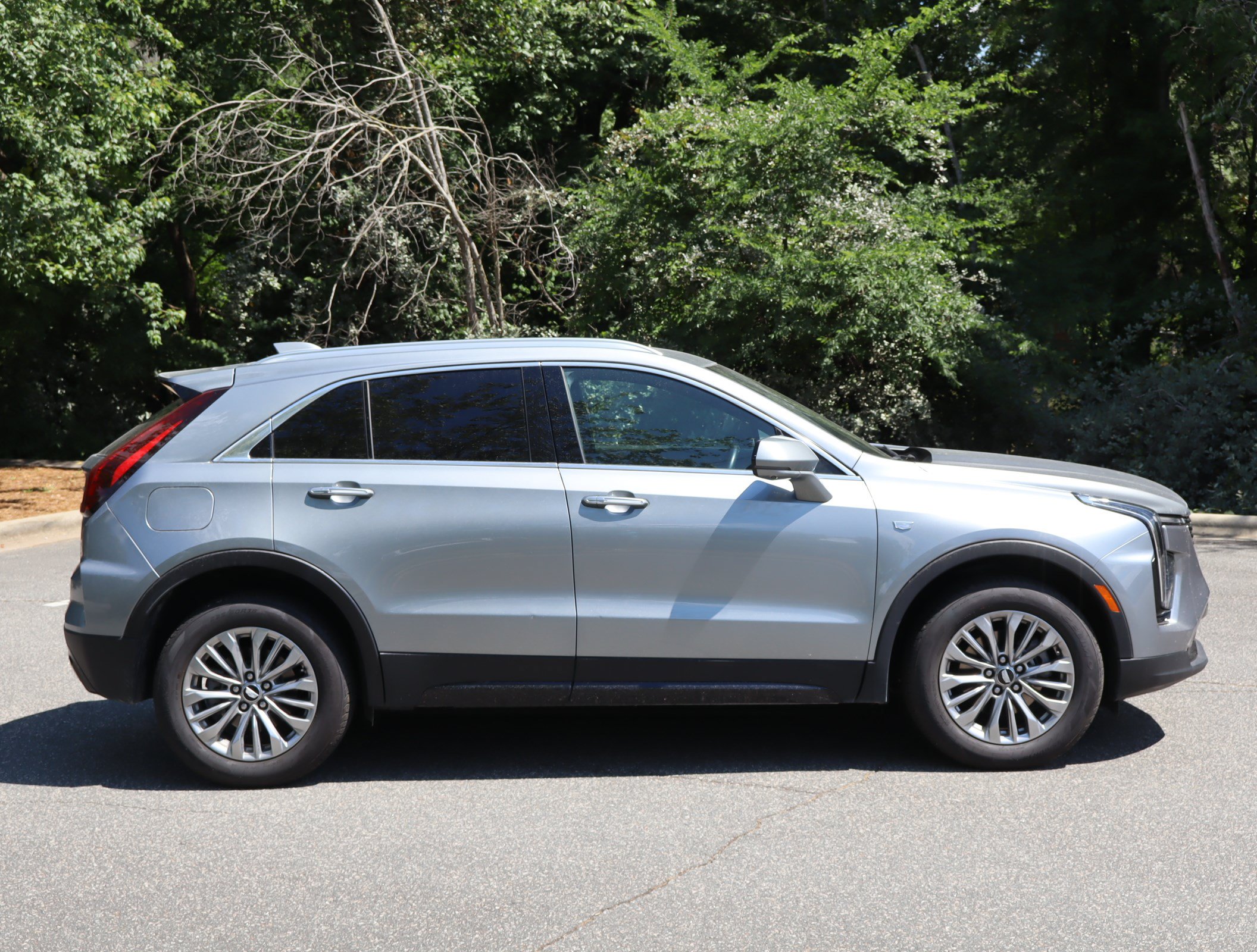 Used 2025 Cadillac XT4 Premium Luxury FWD image 10