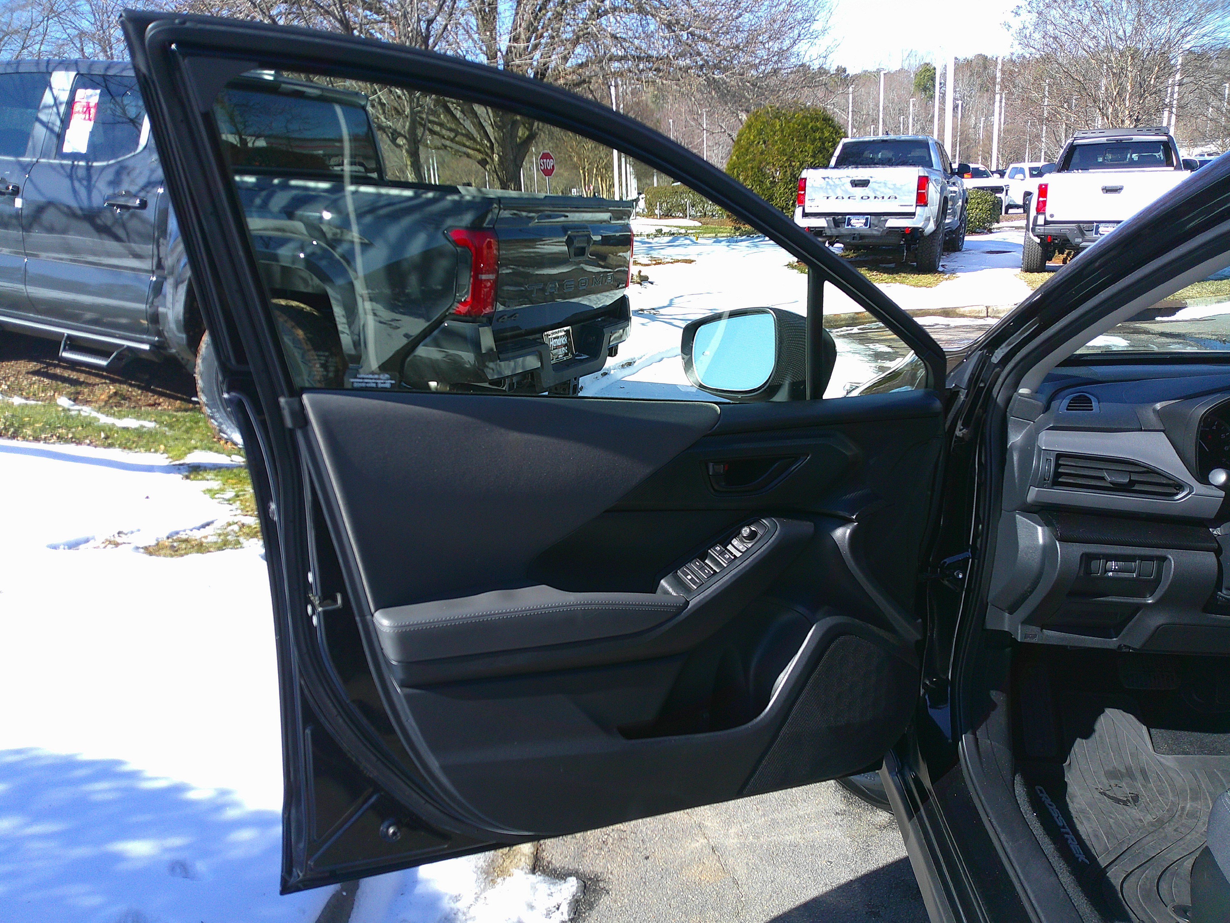 Used 2024 Subaru Crosstrek 2.0i Premium w/ Crosstrek Mirror Package image 18