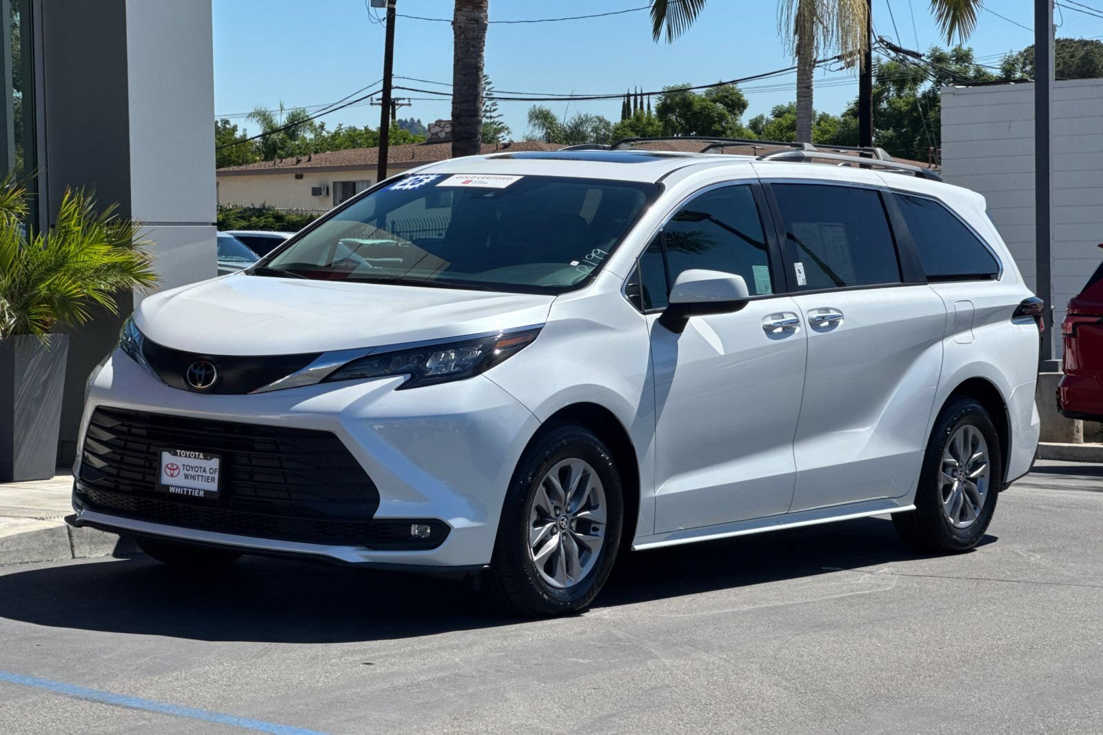 Used 2026 Toyota Sienna XLE FWD image 10