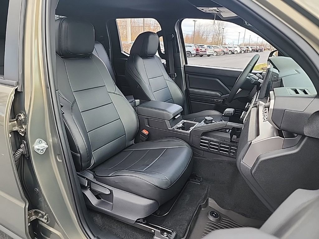 Used 2025 Toyota Tacoma TRD Off-Road image 38